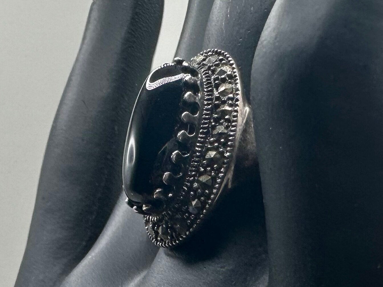 925 Sterling Silver Marcasite and Black Onyx Ring Vintage 90s Size 6