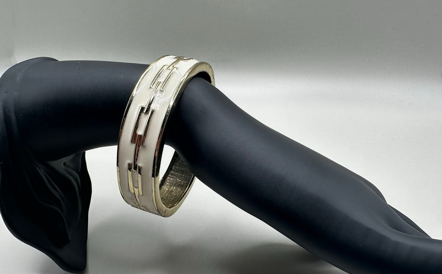 Gold Tone White Enamel Art Deco Vintage Hinged Bangle Bracelet