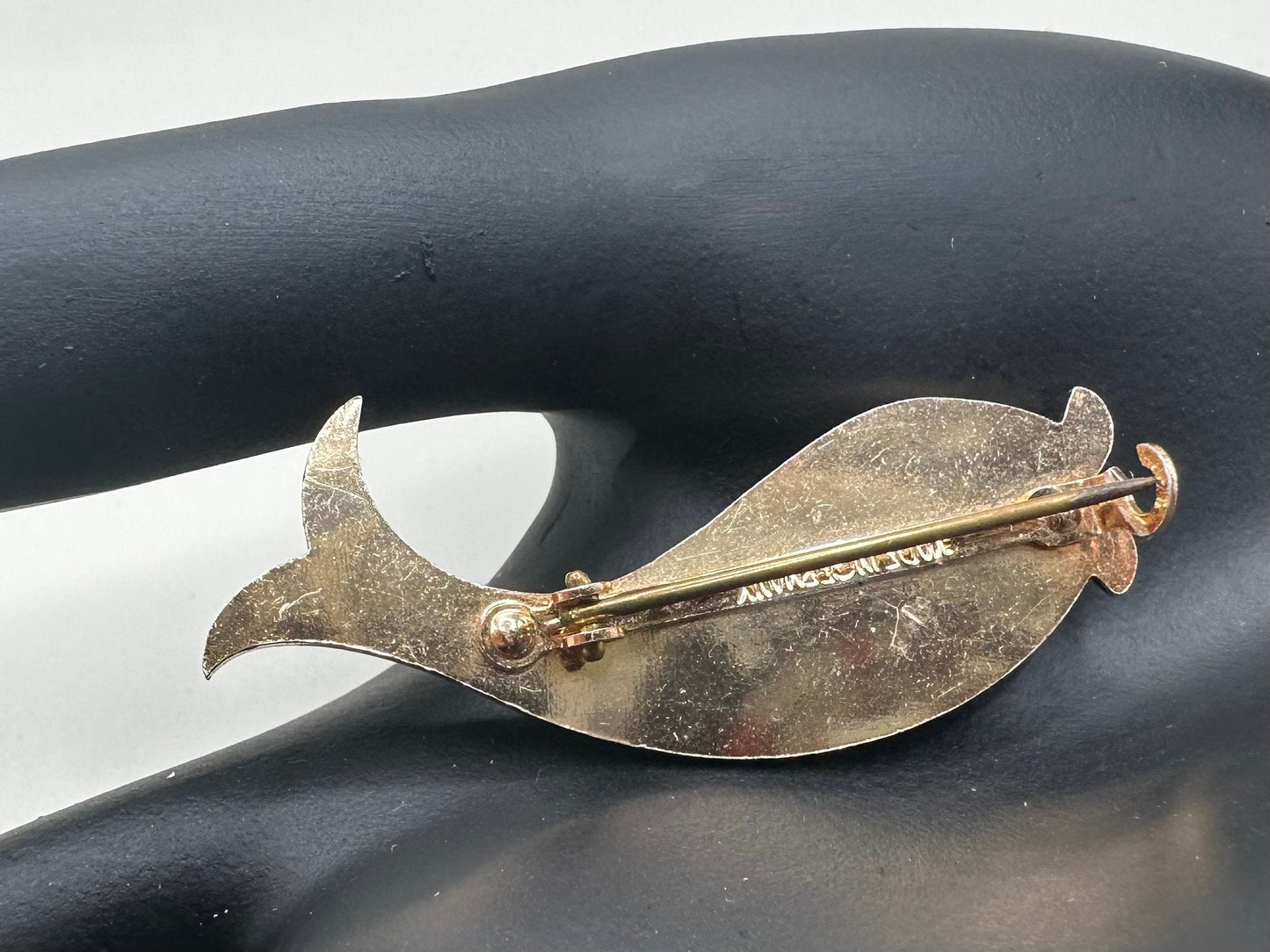 Fish Brooch 1990s Jewelry 1.5 x 1.5 Inches